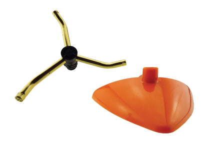 Orange Gartensprinkler mit drei Armen, rundem Anschluss und Messingrohren