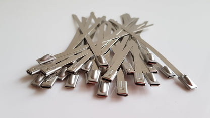 Stainless steel cable ties pile with metal locking heads