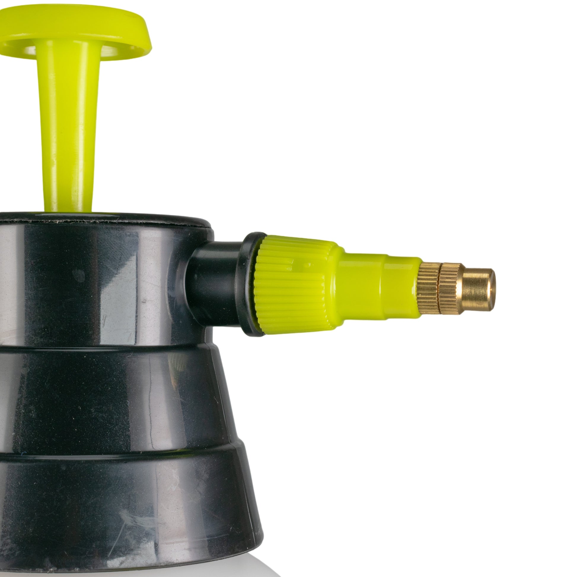 Aqua Spray 1.5L hand sprayer nozzle: yellow collar, brass tip on black base