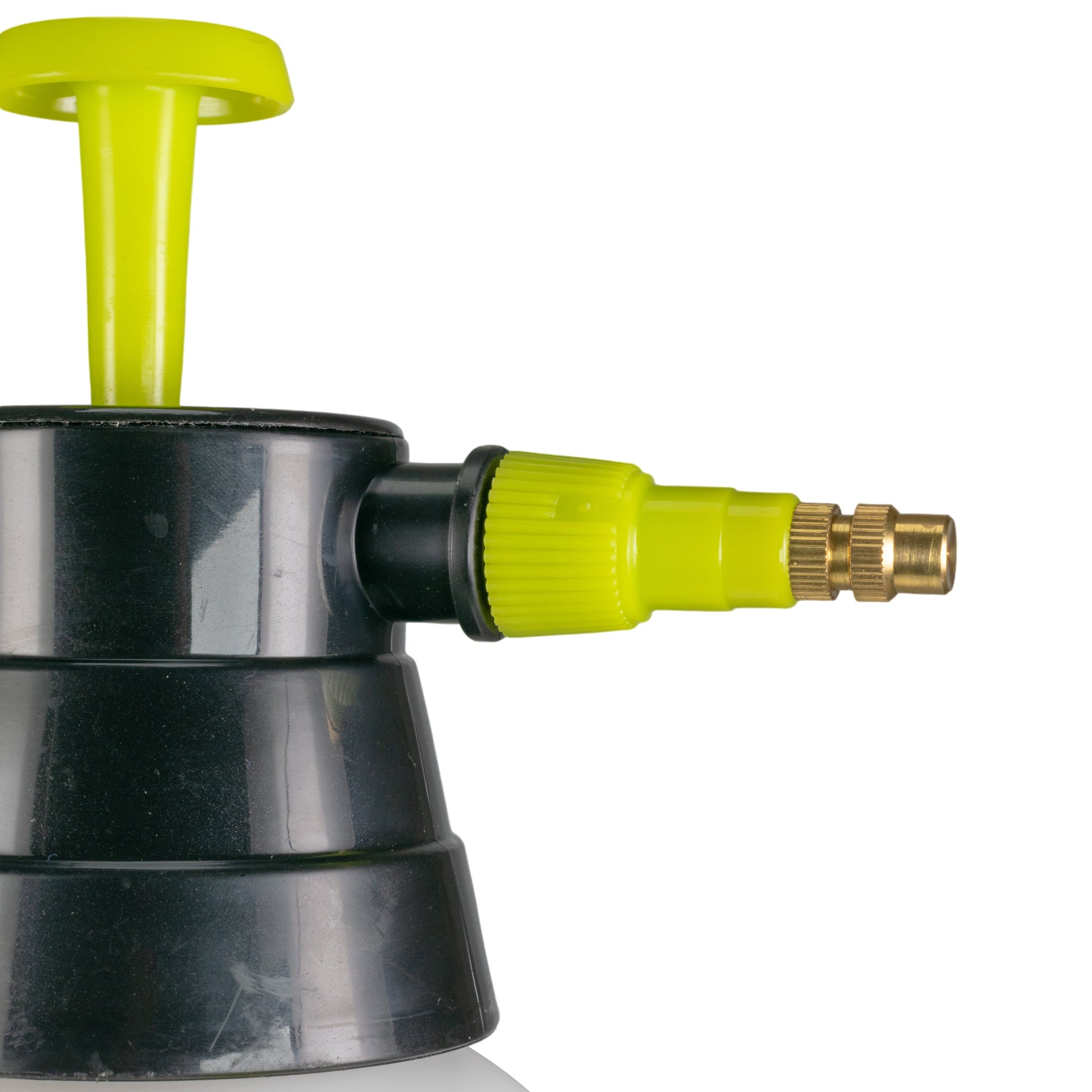 Aqua Spray 1.5L hand sprayer outlet with yellow sprayer head and brass connector