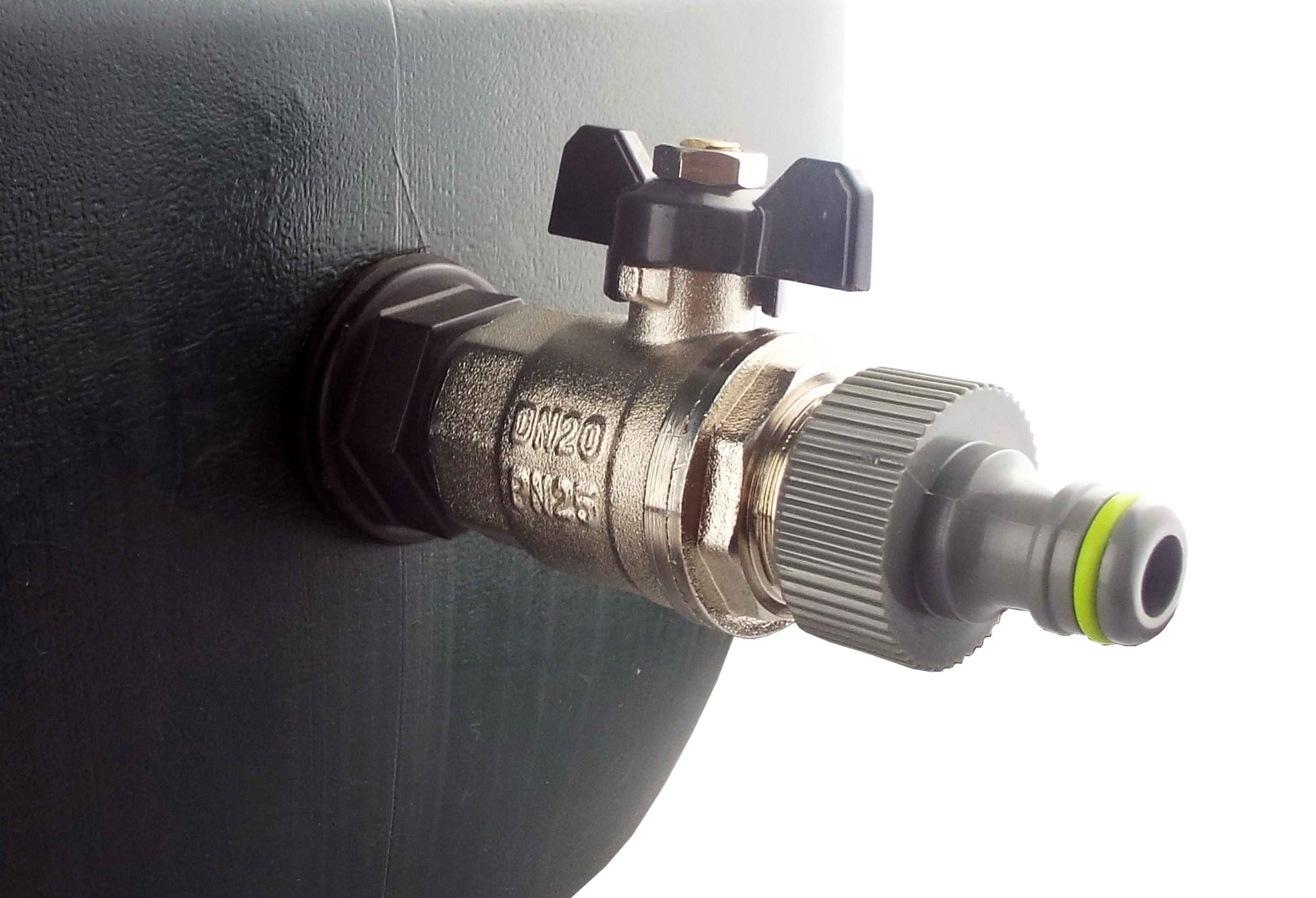 Water butt inlet valve assembly: bib tap valve with quick-connect outlet