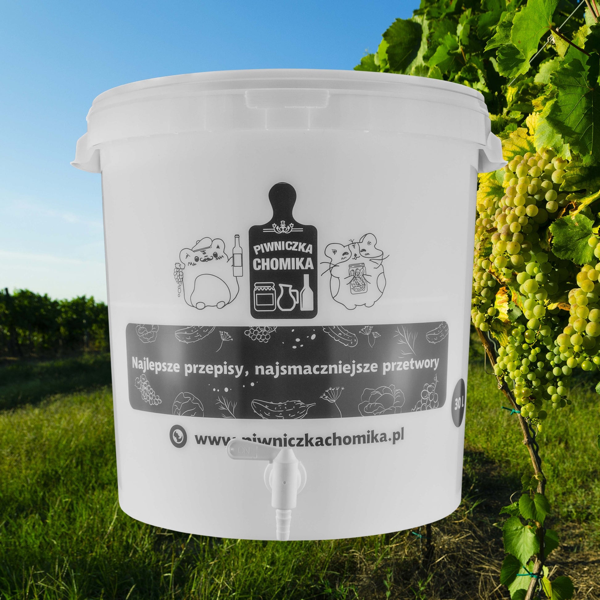 Home Brew Bucket 30L z kranikiem, widok z przodu zainstalowanego kranu