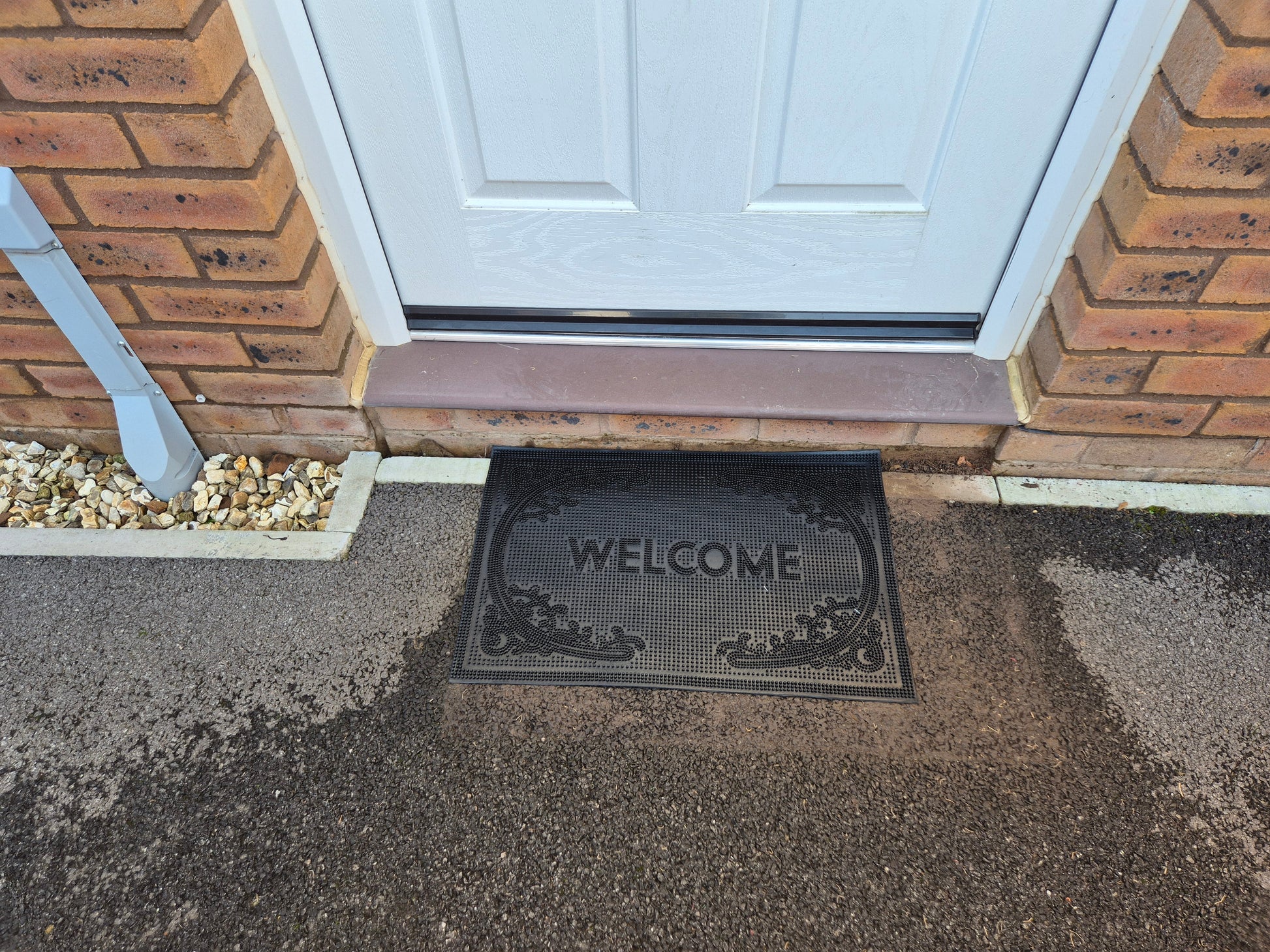Outdoor rubber doormat 60 x 40 cm with “WELCOME” and patterned border