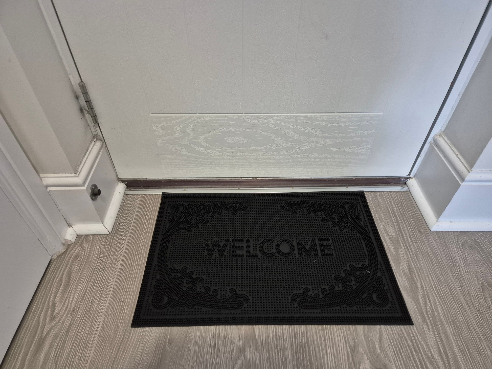 Rectangular rubber doormat, 60 x 40 cm, “WELCOME” print with decorative frame
