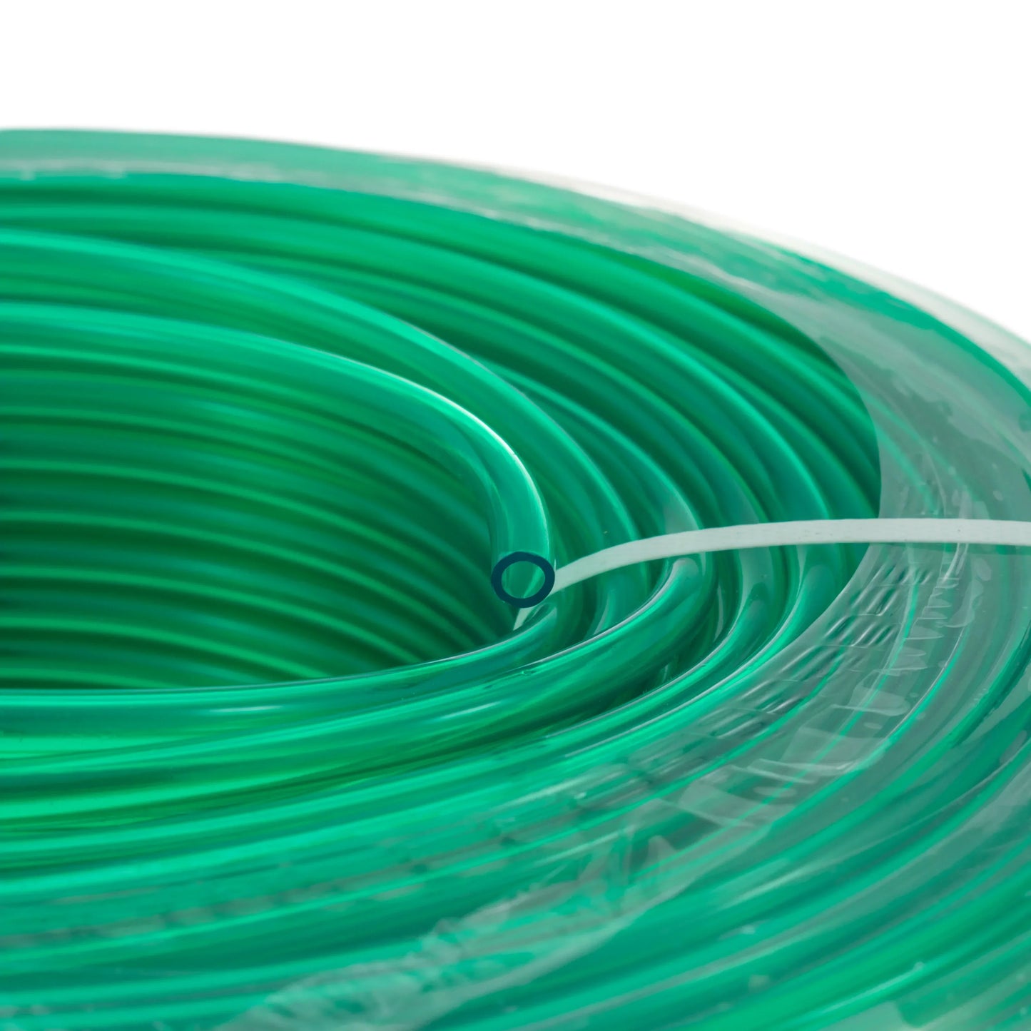Nahaufnahme: halbtransparentes grünes PVC-Rohr, Wicklung mit weißer Klammer