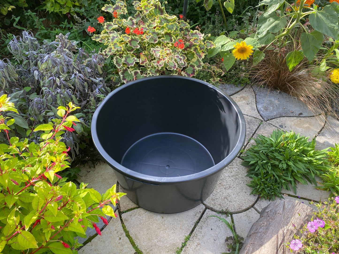 Round mixing tub 65L, black plastic with wide rim and deep interior