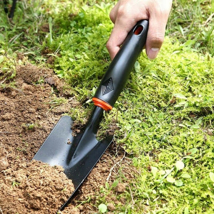 Wide Spade DE LUXE schwarze Schaufel mit orangefarbenem Ring am Stiel und ergonomischem Griff.