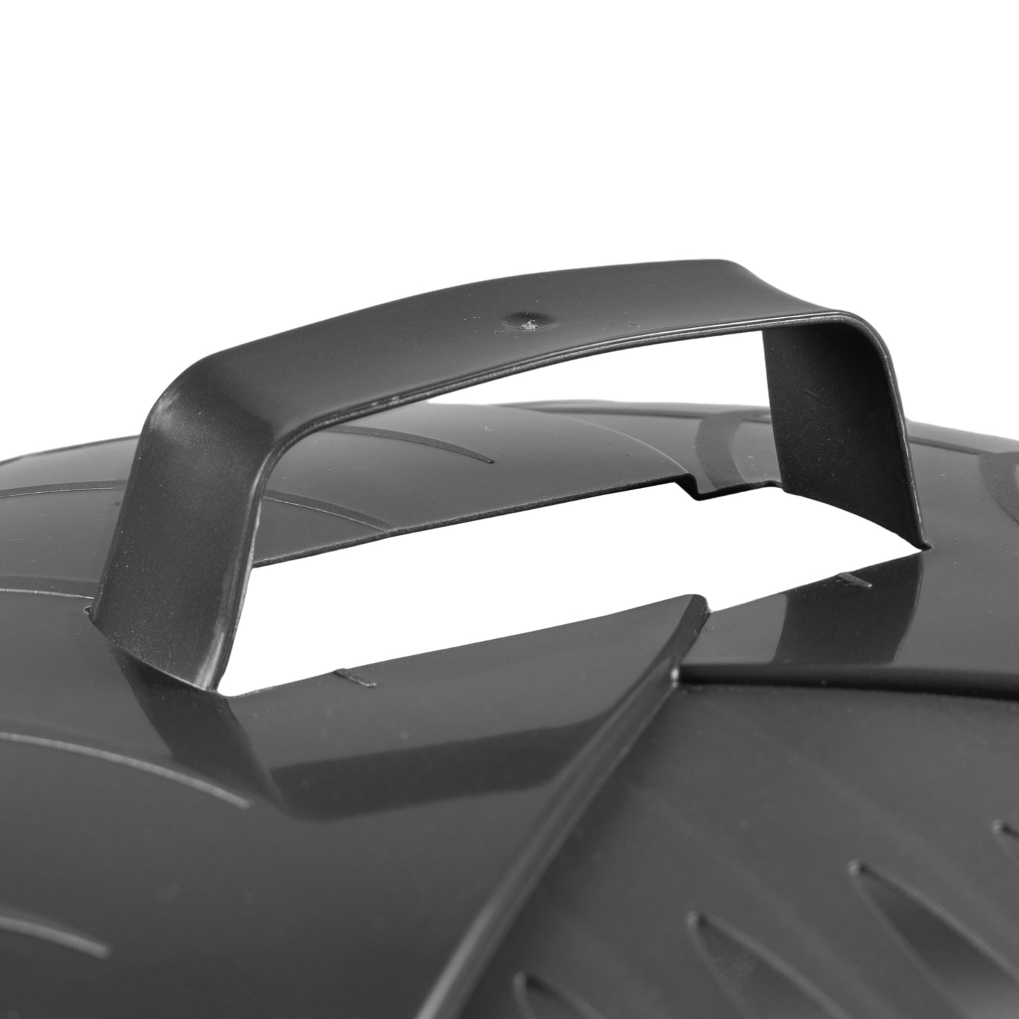 Close-up of dark gray leaf scoop top carrying handle and tine edge