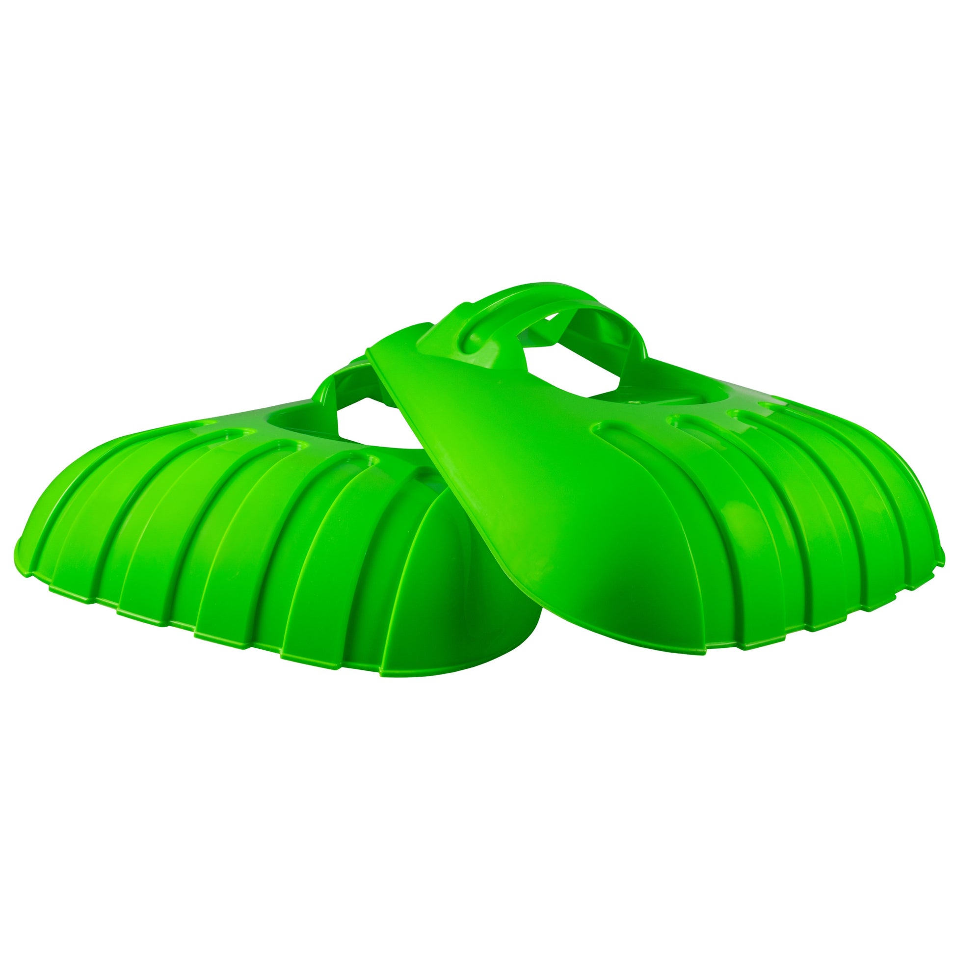 Green leaf scoop with wide curved collecting edge and overlapping ridged plate