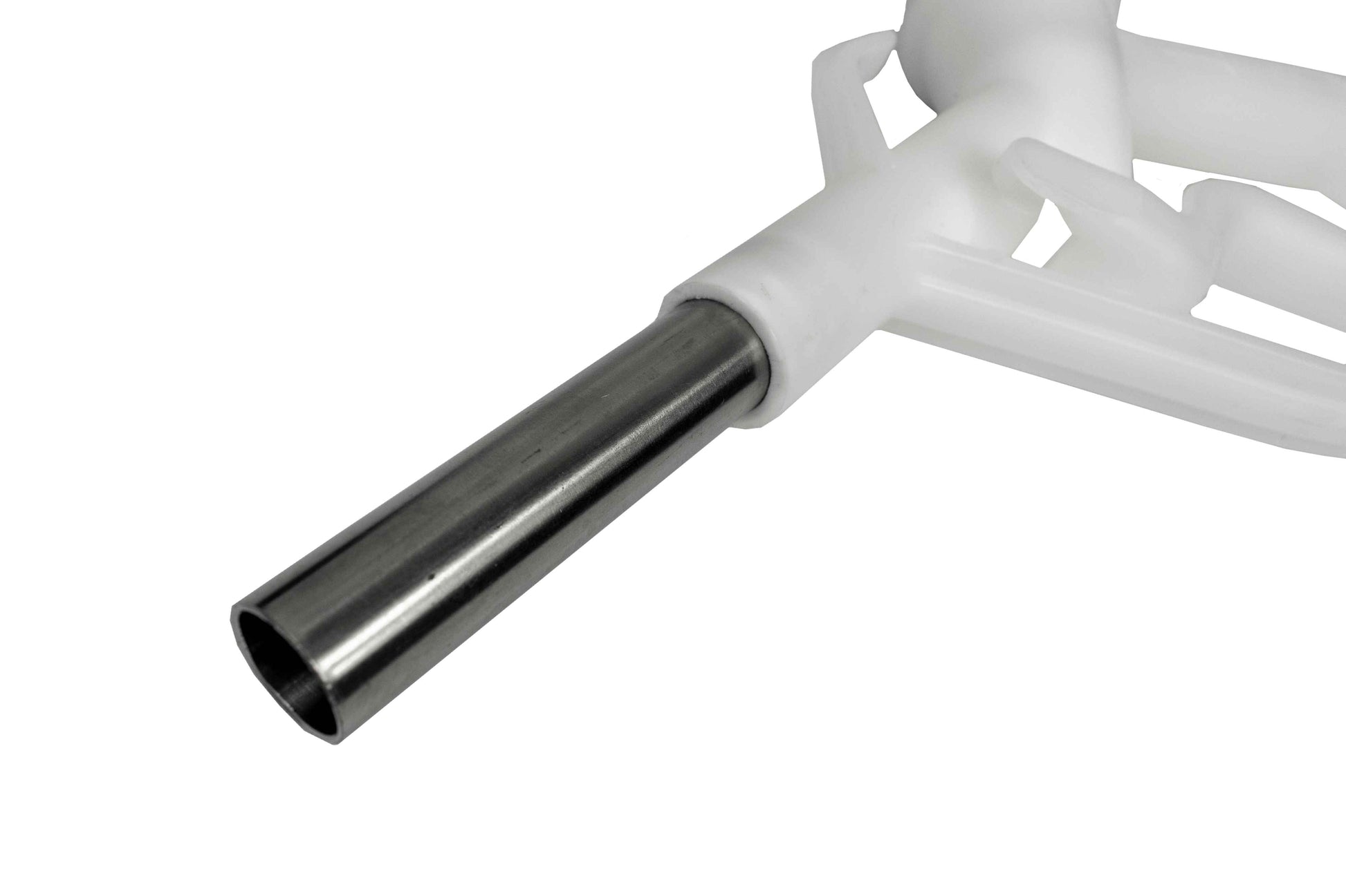 Metal outlet sleeve and white fuel nozzle body