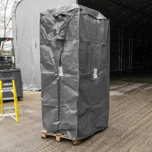 Pallet Bag Cover LARGE, graue Schutzhülle über einer Palette mit Öffnung oben