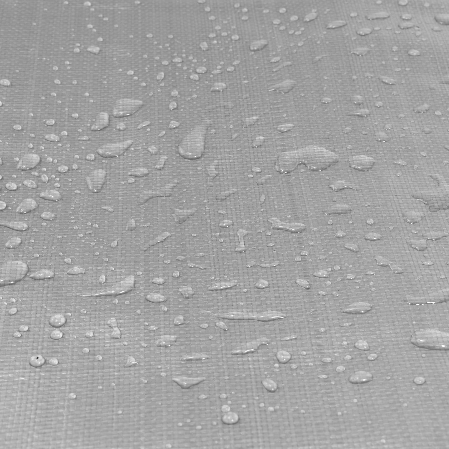 Silberne Planenoberfläche mit Wasserperlen, strapazierfähig