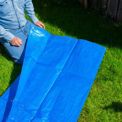 Blue tarpaulin sheet with metal grommets, 1.5m x 6m