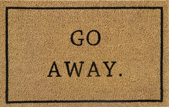 Braune Fußmatte „Go Away.“ mit schwarzem Rand