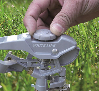 Pulsating lawn sprinkler head, White Line text, hand adjusting top